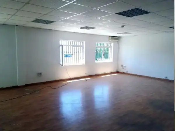 Fabrikhallen zur Miete in Pisa