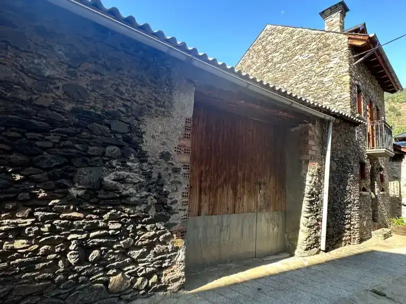 Vista exterior de Finca rústica en venda en La Guingueta d'Àneu