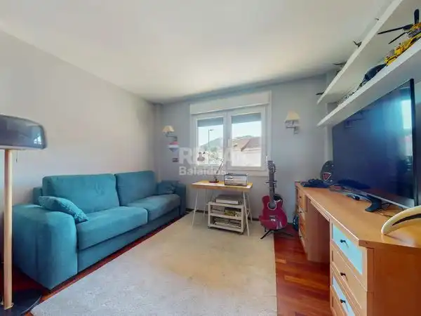 Habitación de Casa adosada en venta en Vigo  con Calefacción, Jardín privado y Terraza
