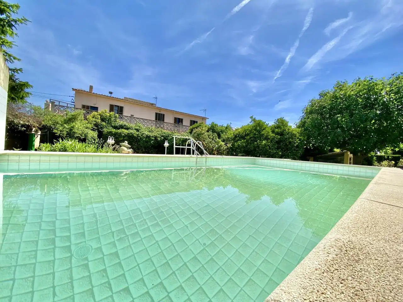 Schwimmbecken von Haus oder Chalet zum Verkauf in  Palma de Mallorca mit Privatgarten, Terrasse und Abstellraum