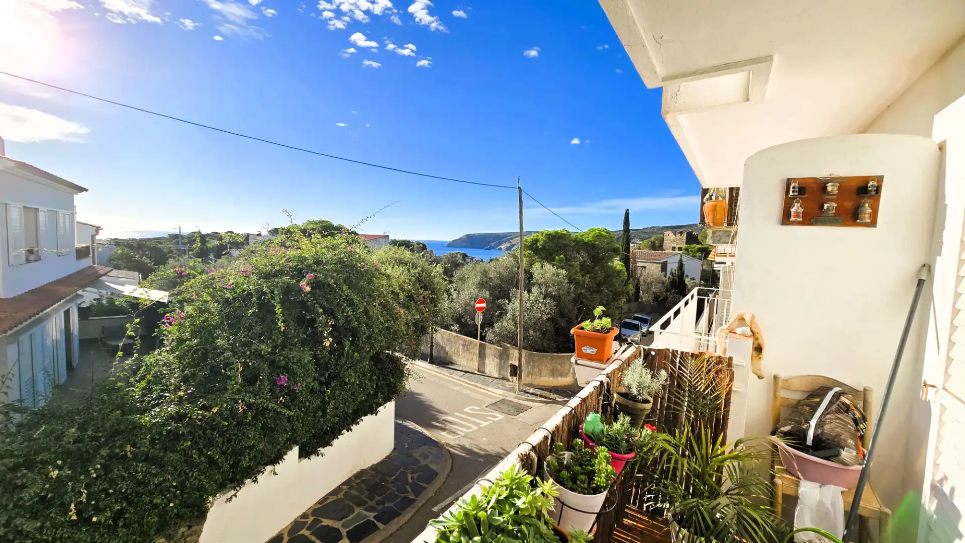 Außenansicht von Wohnungen zum Verkauf in Cadaqués mit Balkon