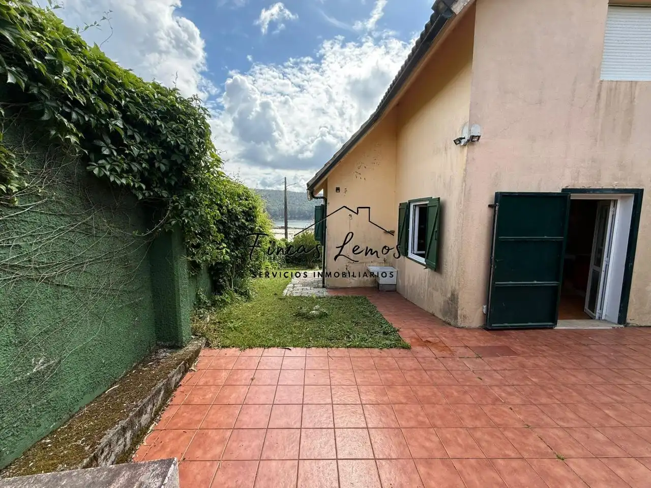 Vista exterior de Casa o chalet en venta en Camariñas con Jardín privado, Terraza y Amueblado