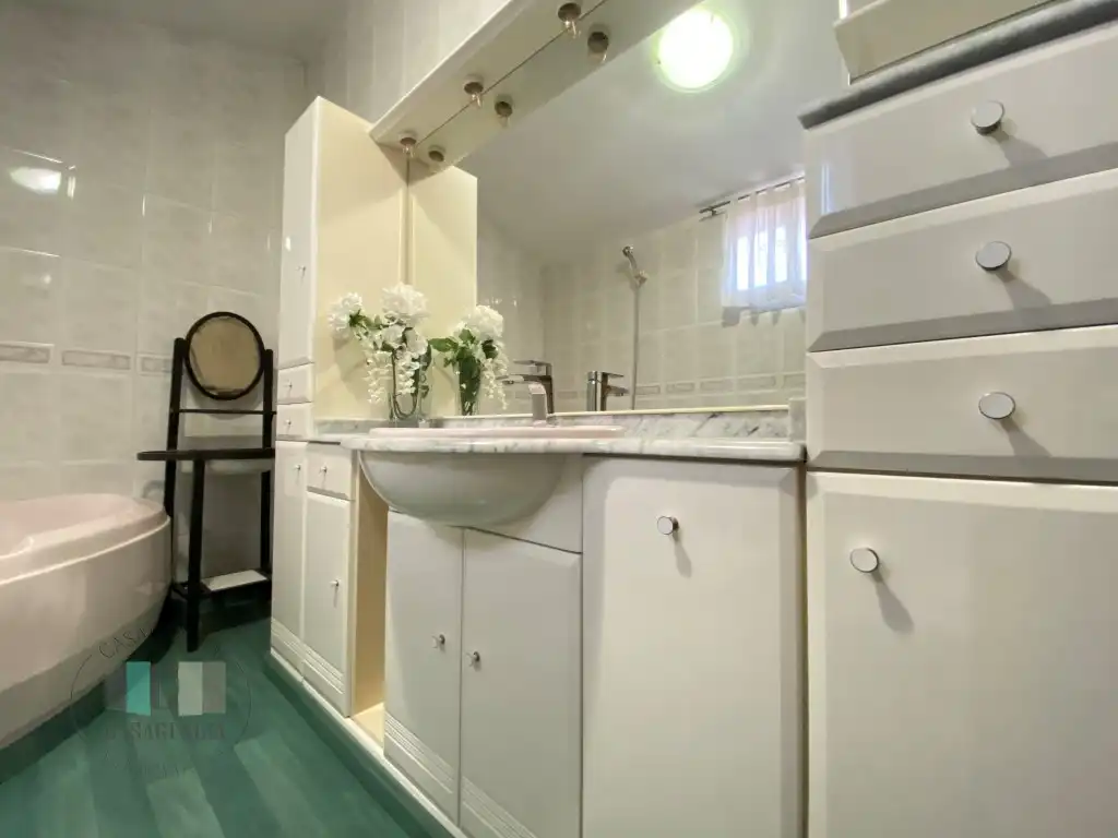 Duplexes for sale in Calle Poeta Verdaguer, Hospital - Plaza del Real