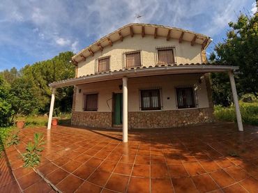 House with balcony for sale in Robledo