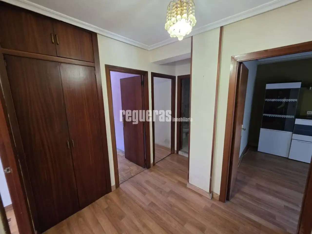 Habitación de Piso en venta en Avilés con Calefacción, Terraza y Trastero