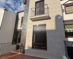 Vista exterior de Casa adosada en venda en Lucena amb Aire condicionat i Calefacció