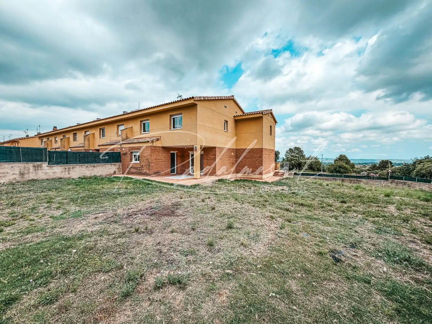 Außenansicht von Einfamilien-Reihenhaus zum Verkauf in Alcover mit Privatgarten und Terrasse