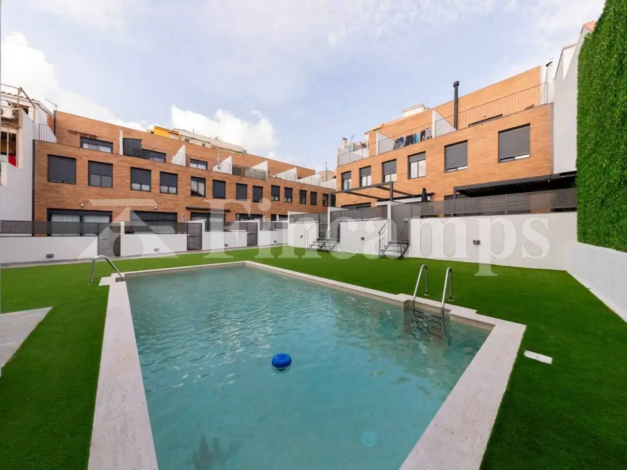 Piscina de Casa o xalet en venda en Sabadell amb Aire condicionat, Calefacció i Jardí privat