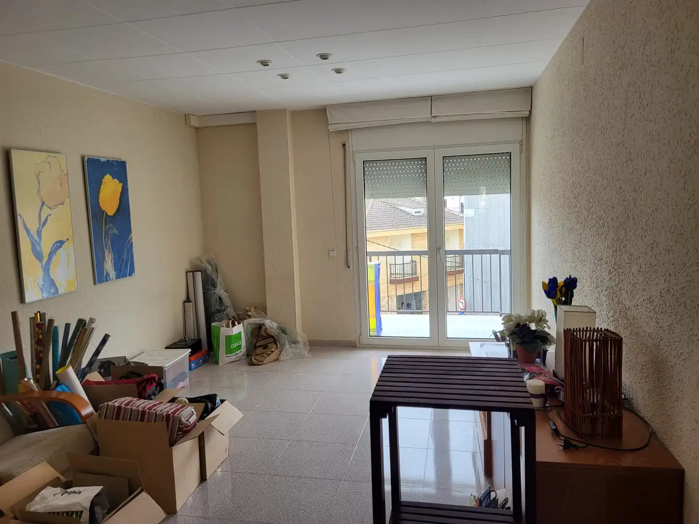 Wohnzimmer von Wohnung zur Miete in Vilobí d'Onyar mit Klimaanlage, Heizung und Ofen