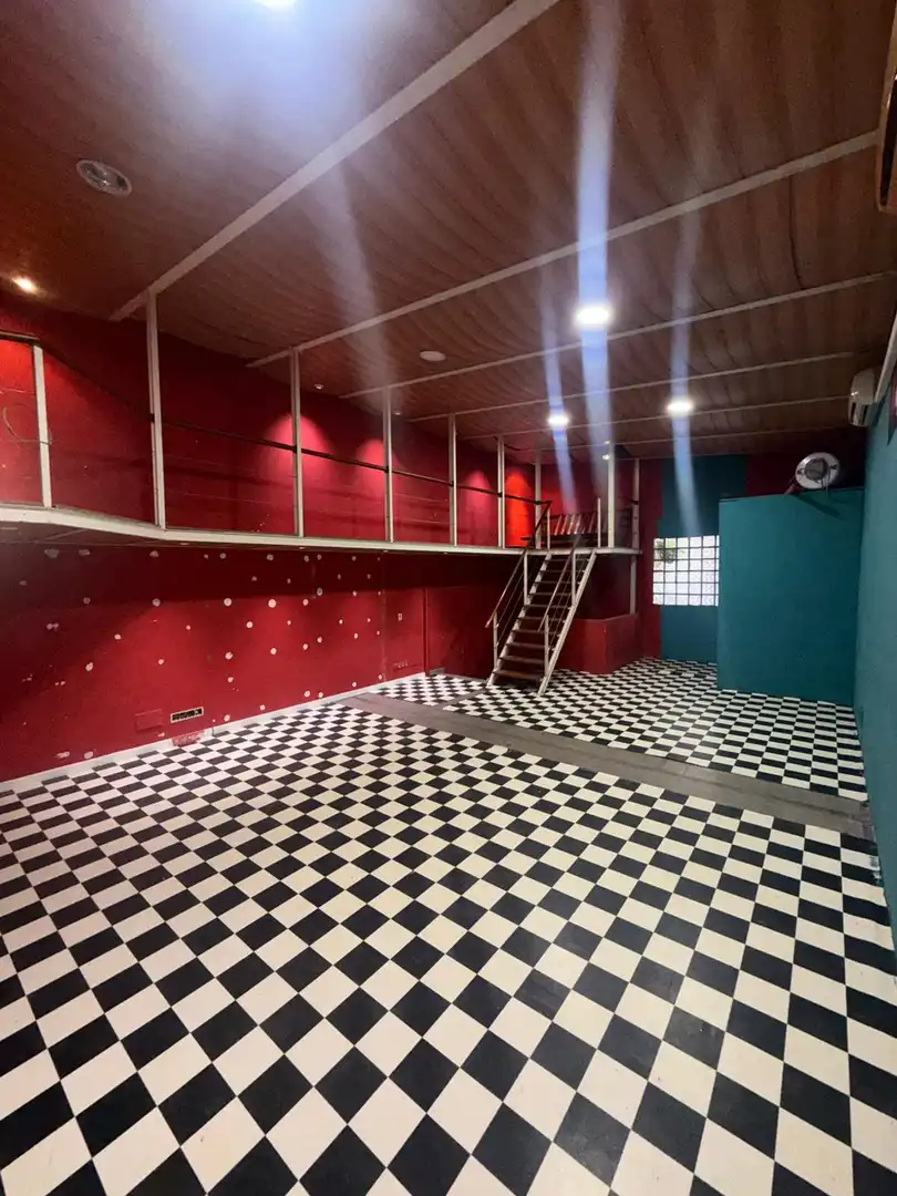 Local comercial en venta en Sants - Montjuïc
