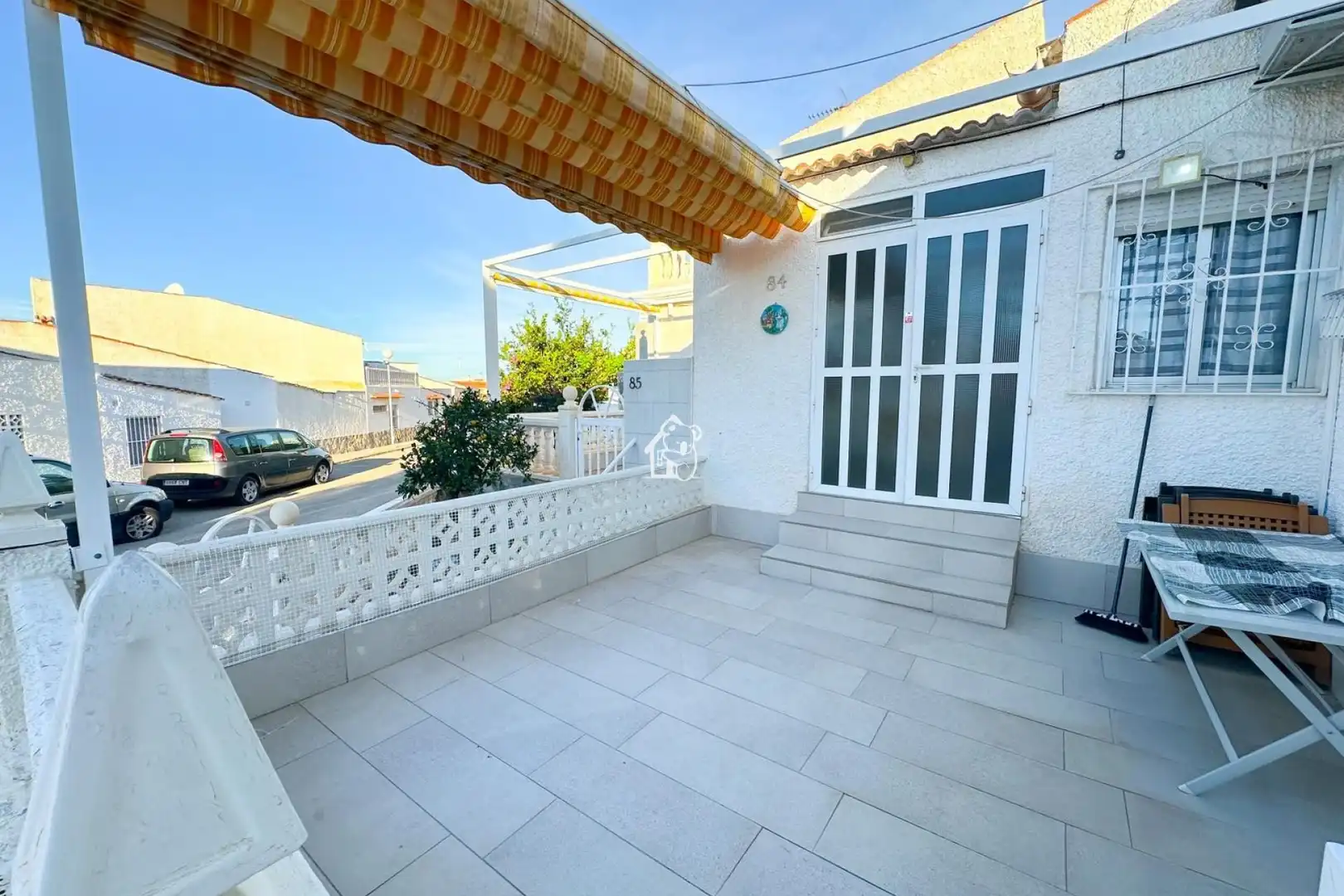 Vista exterior de Casa o xalet de lloguer en Guardamar del Segura amb Aire condicionat, Terrassa i Piscina