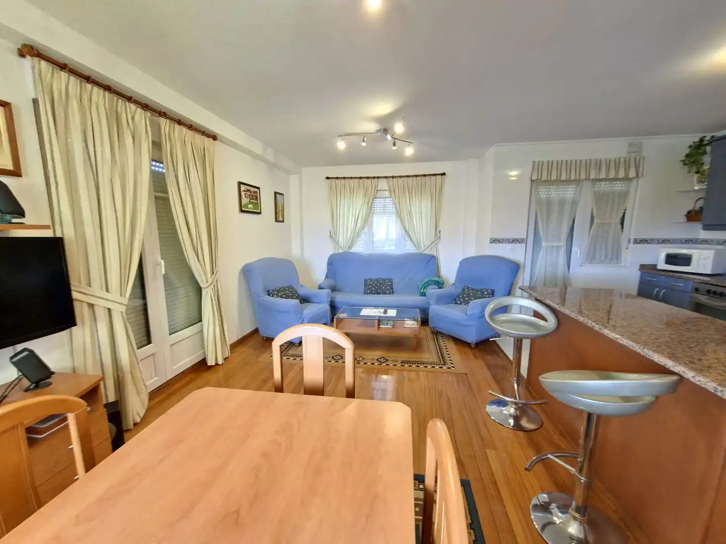 Sala de estar de Piso en venta en Suances con Calefacción, Terraza y Amueblado