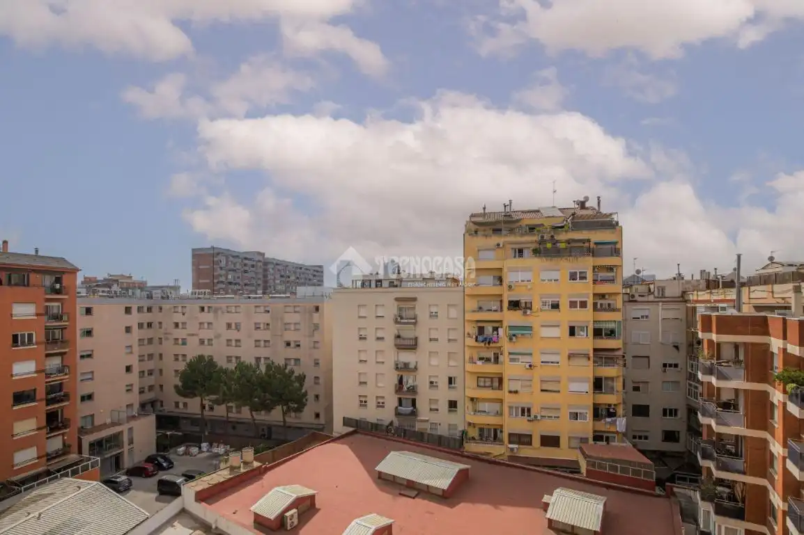 Exterior view of Flat for sale in Barcelona  with Air Conditioner, Heating and Balcony