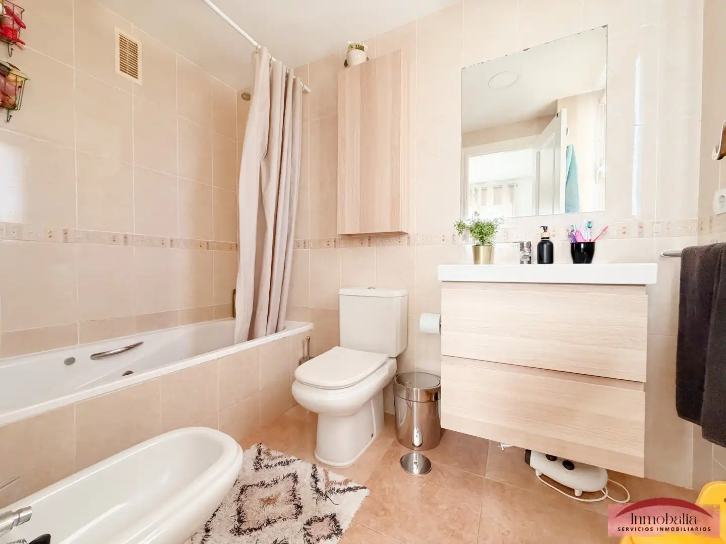 Baño de Piso en venta en Sevilla con Aire acondicionado, Terraza y Trastero