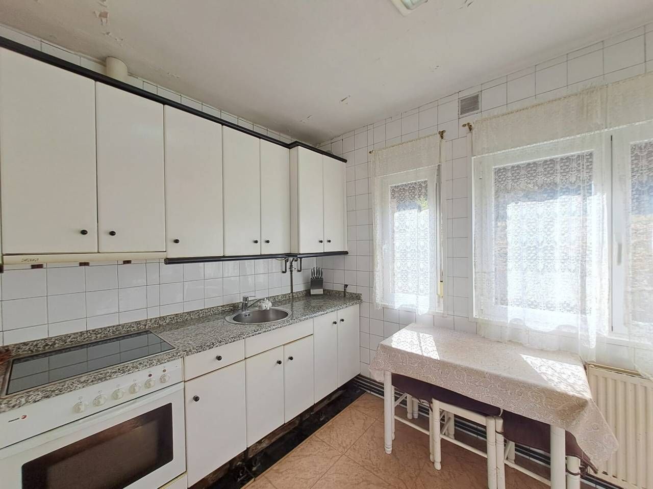 Kitchen of Flat for sale in Burgos Capital  with Heating and Parquet flooring