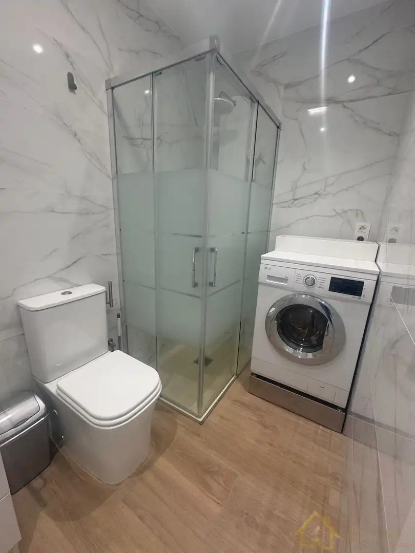 Badezimmer von Wohnungen zur Miete in Lugo mit Heizung und Möbliert