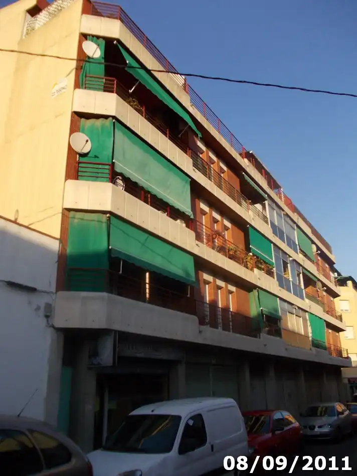 Vista exterior de Trastero en venta en La Llagosta