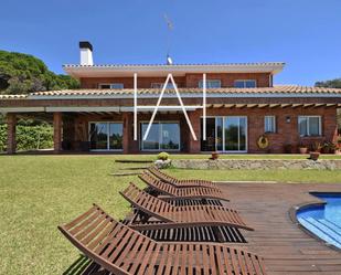 Jardí de Casa o xalet en venda en Sant Vicenç de Montalt amb Aire condicionat, Terrassa i Piscina