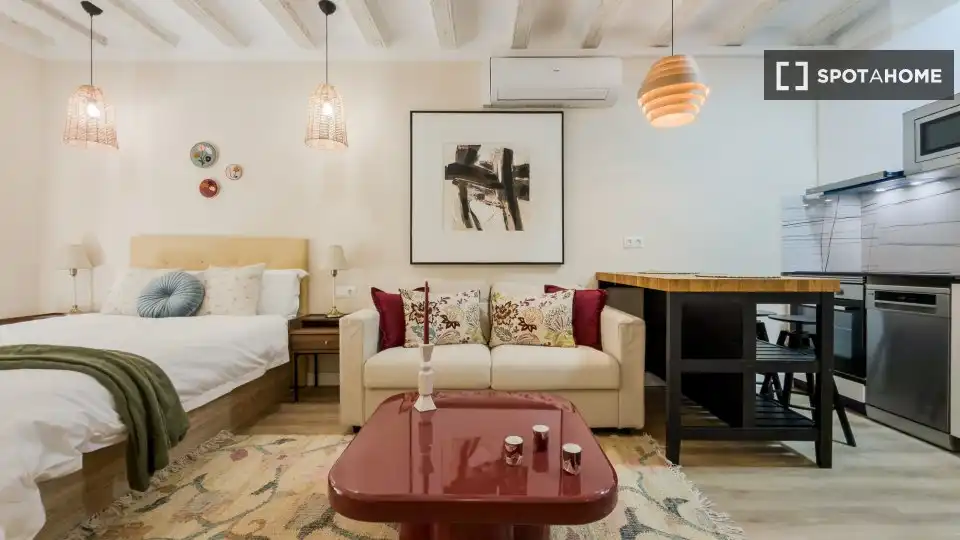 Flat with terrace to rent in Ciutat Vella, imagen 4