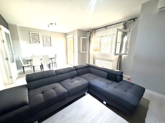 Sala d'estar de Casa o xalet en venda en Illescas amb Aire condicionat, Calefacció i Jardí privat