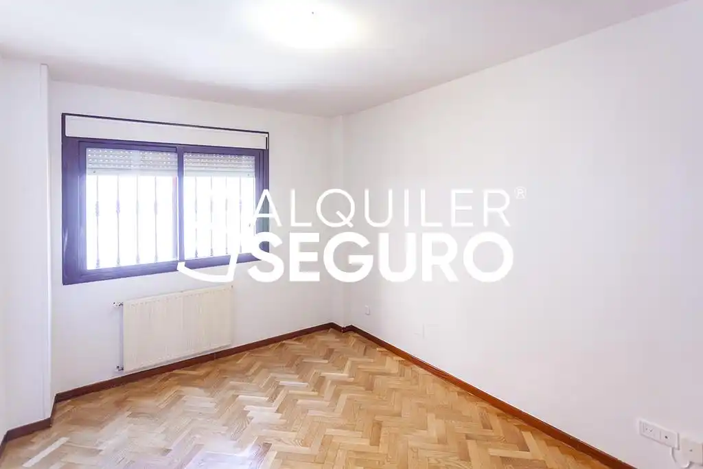 Dormitori de Casa o xalet de lloguer en Madrid amb Aire condicionat, Calefacció i Terrassa