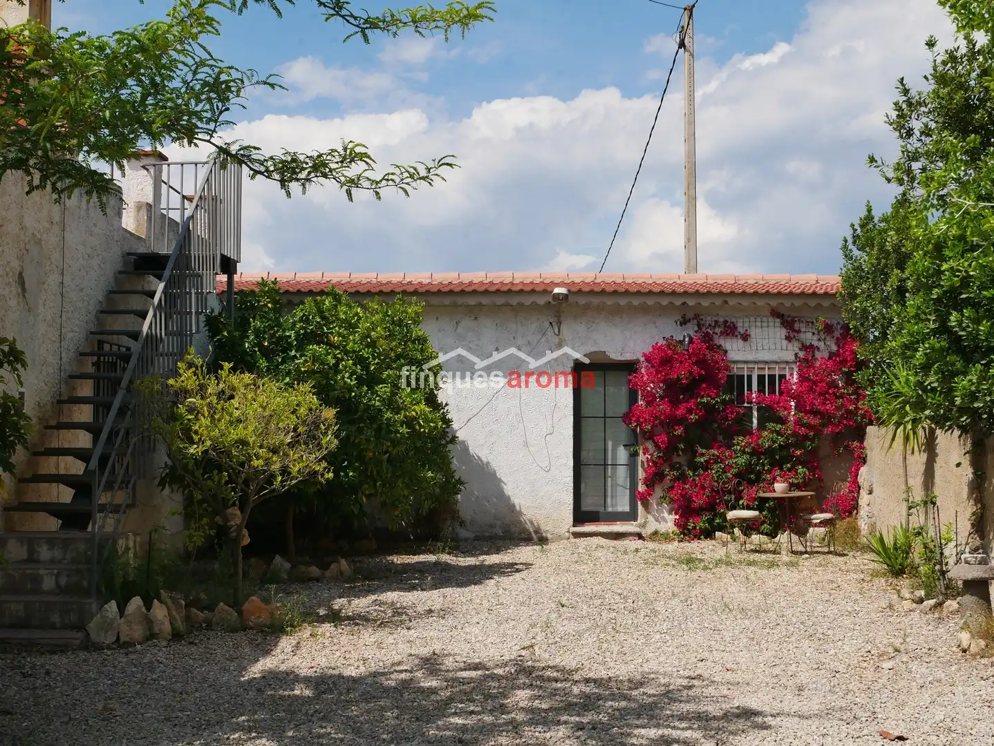 Vista exterior de Casa o xalet en venda en Alió amb Aire condicionat, Calefacció i Jardí privat