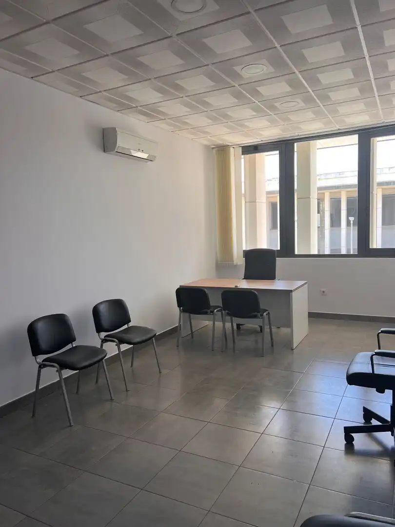 Oficina de alquiler en Camas con Aire acondicionado, Calefacción y Amueblado