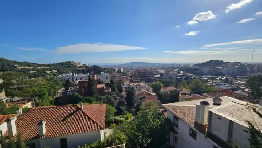 Vista exterior de Casa o xalet en venda en Barcelona amb Aire condicionat, Calefacció i Jardí privat