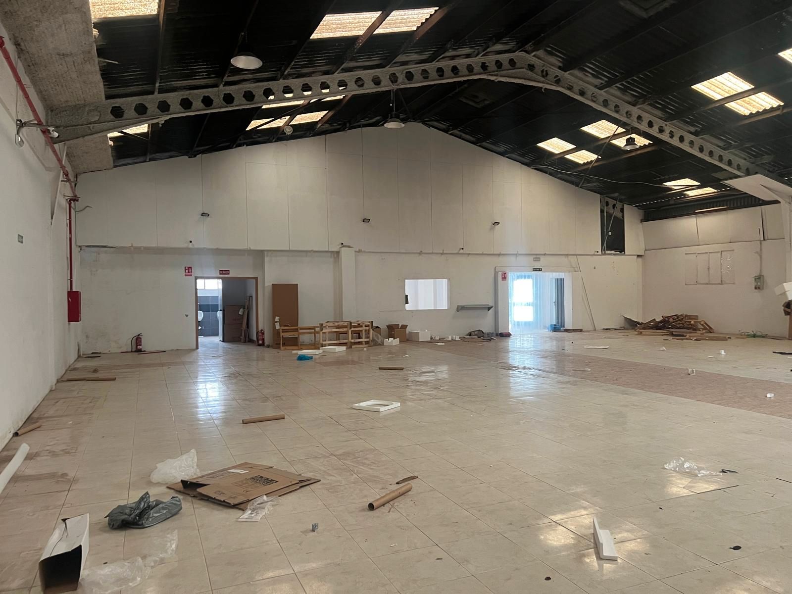 Nau industrial de lloguer en Manises amb Calefacció i Alarma