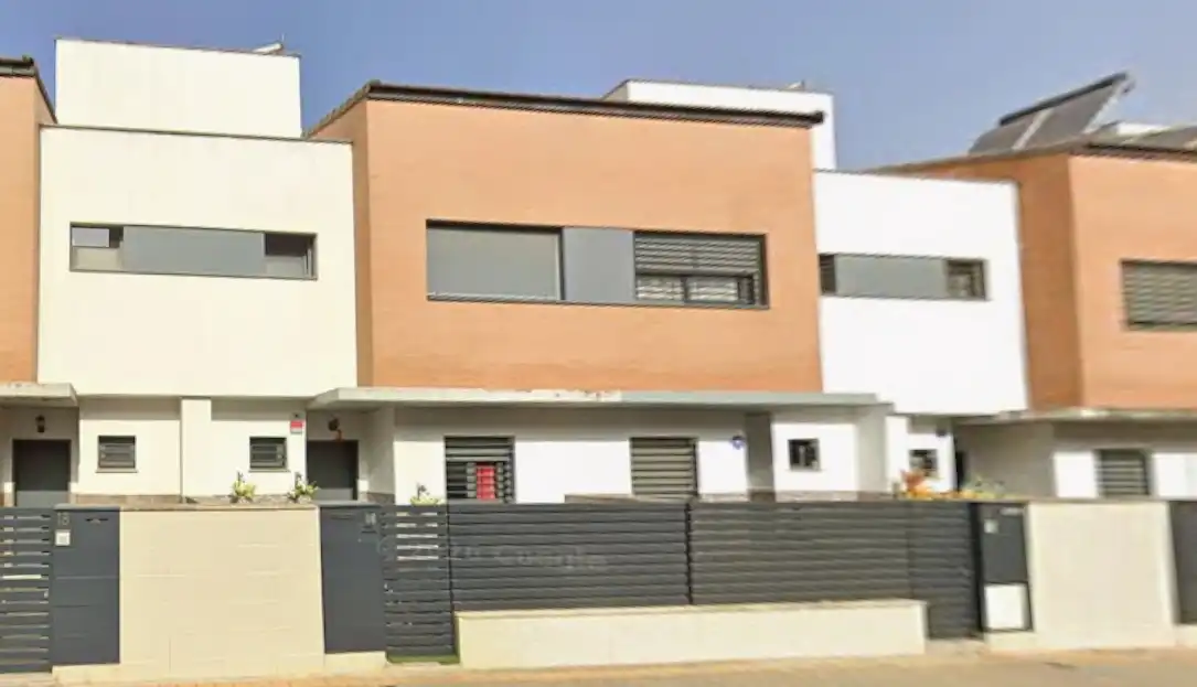 Adossat amb piscina en venda a Calle Vía Aurelia 16