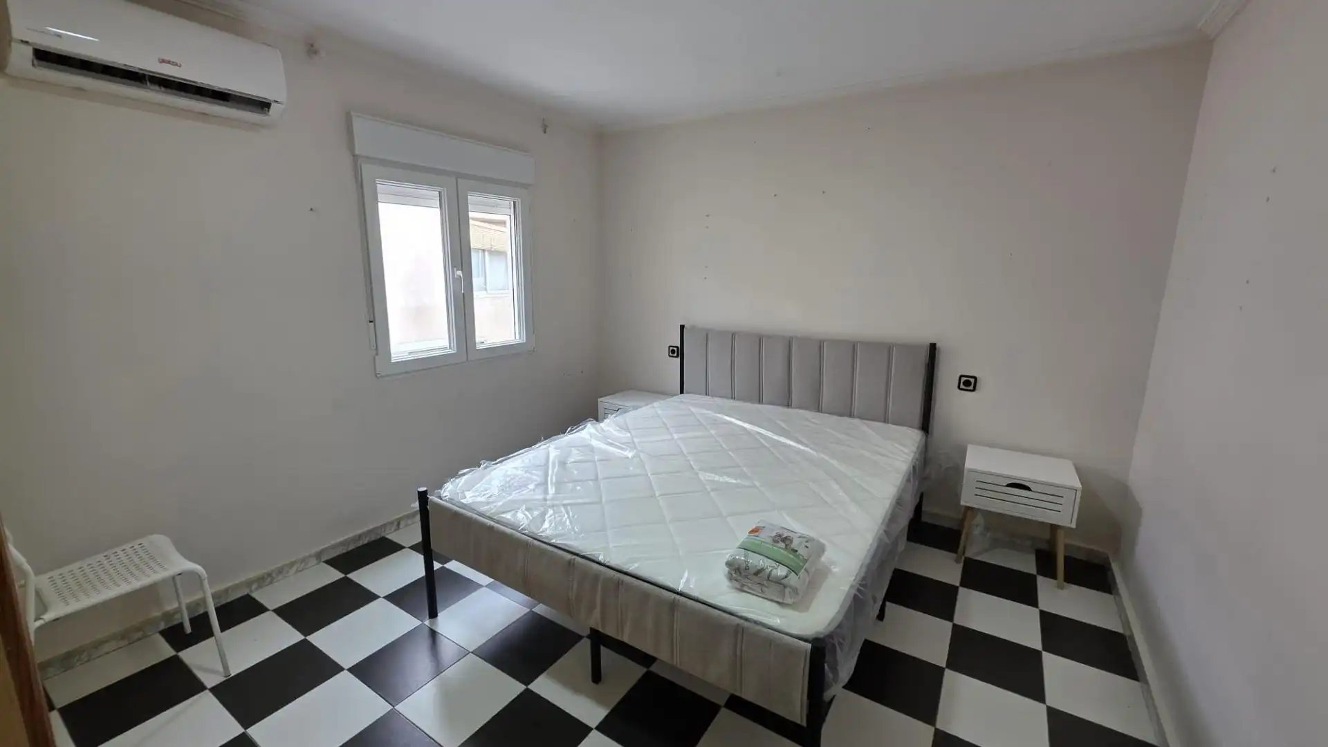 Habitación de Apartamento de alquiler en Alicante / Alacant con Aire acondicionado, Amueblado y Balcón