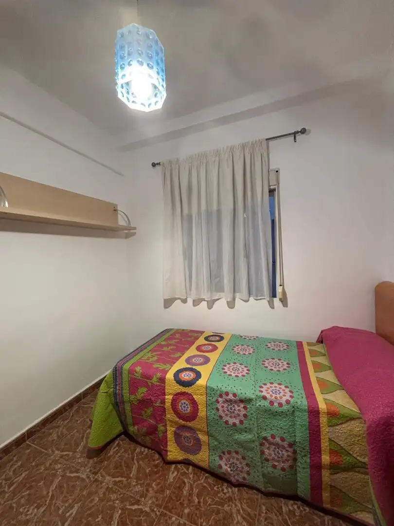 Habitación de Piso de alquiler en Granada con Aire acondicionado y Amueblado