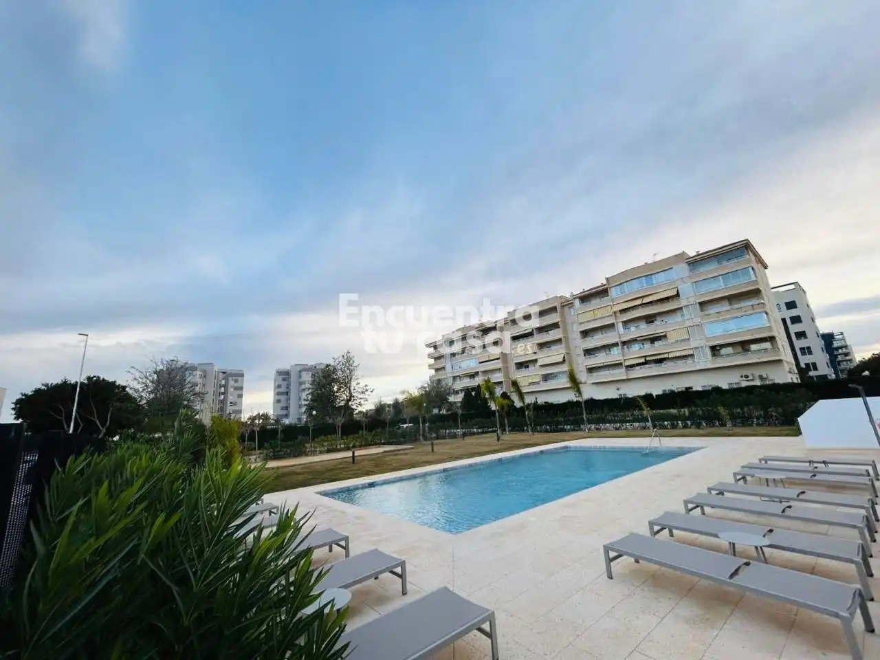 Vista exterior de Àtic en venda en Villajoyosa / La Vila Joiosa amb Aire condicionat, Calefacció i Terrassa