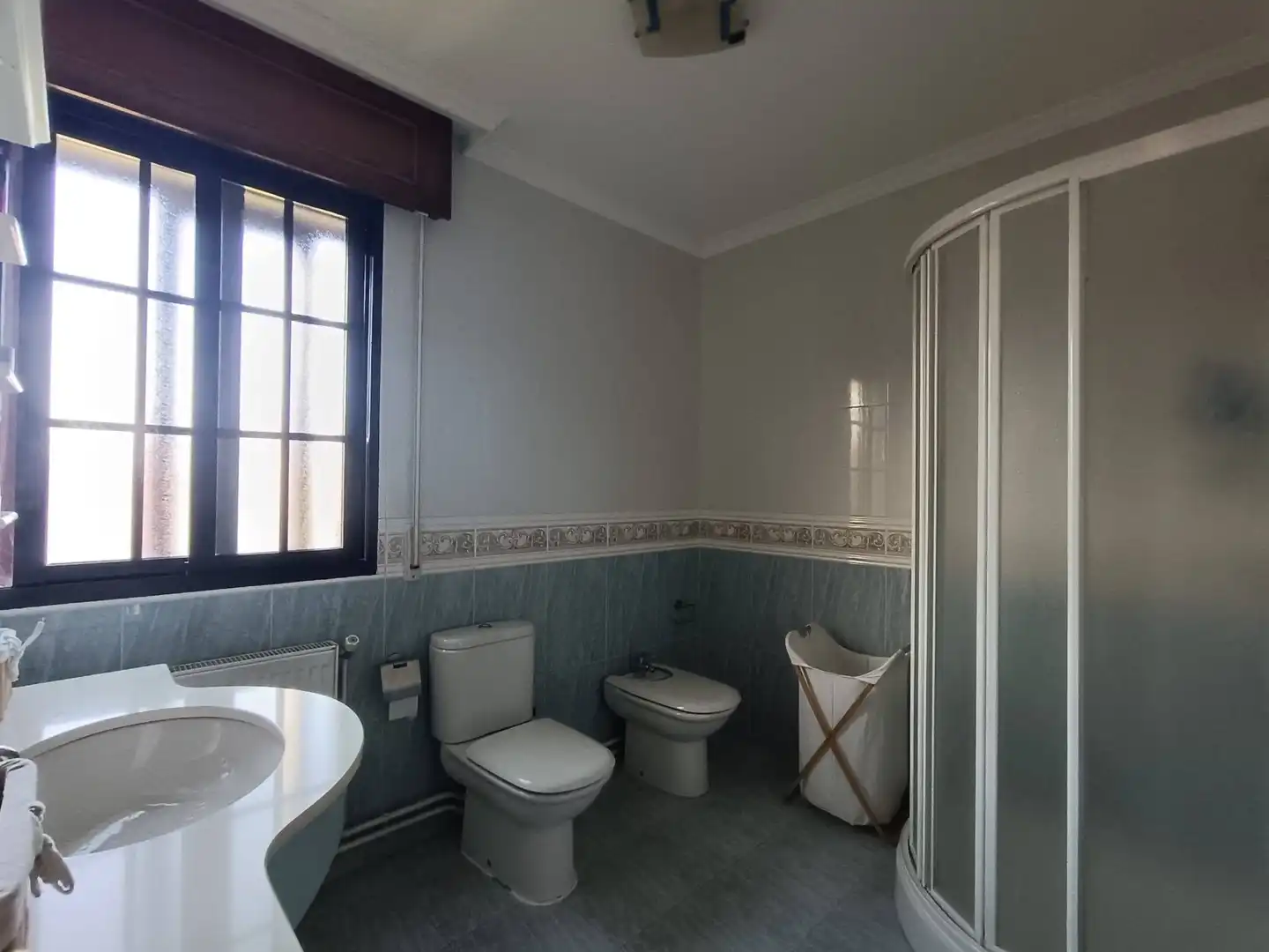 Badezimmer von Wohnung zum Verkauf in Touro mit Privatgarten, Terrasse und Abstellraum