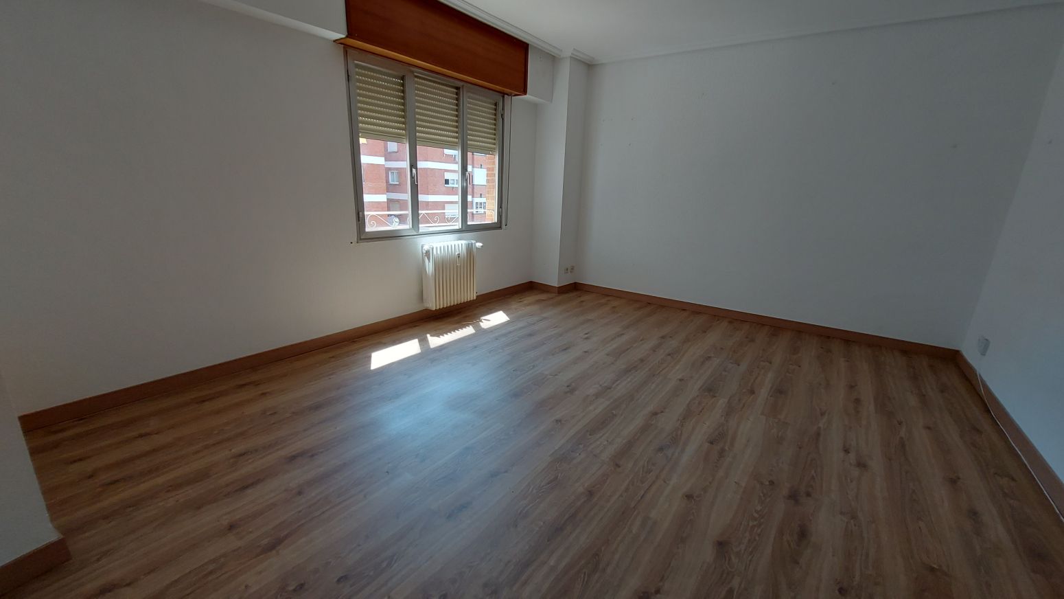 Dormitori de Pis en venda en  Logroño amb Calefacció, Parquet i Terrassa