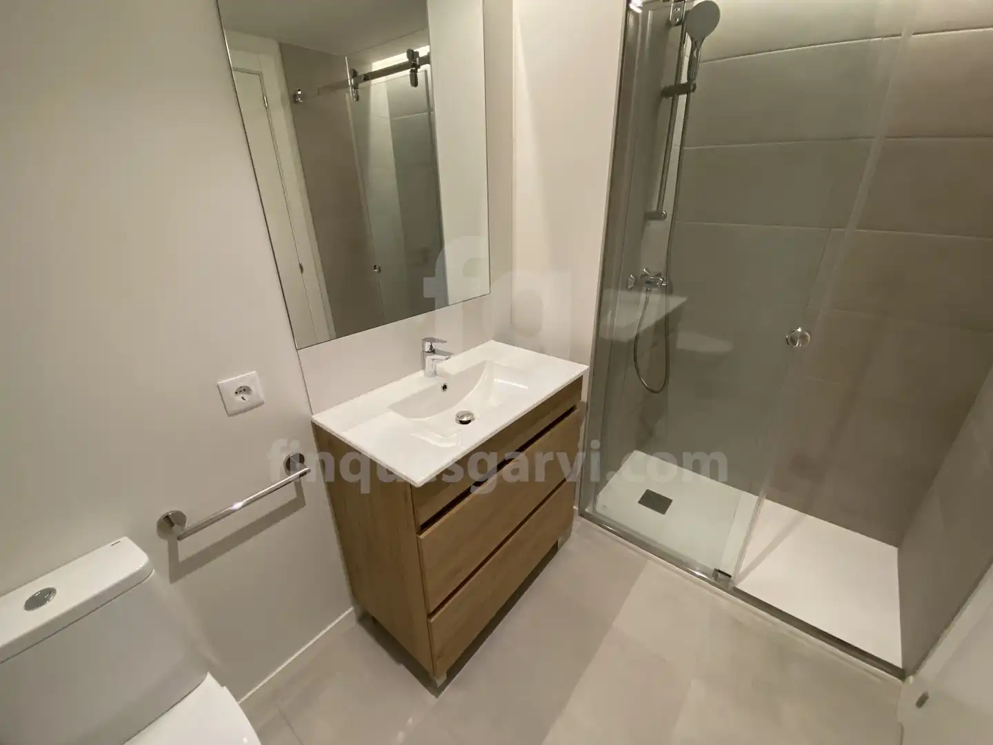 Baño de Piso de alquiler en Mataró con Aire acondicionado, Calefacción y Terraza