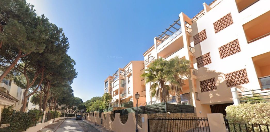 Exterior view of Flat for sale in Marbella  with Terrace, Storage room and Furnished