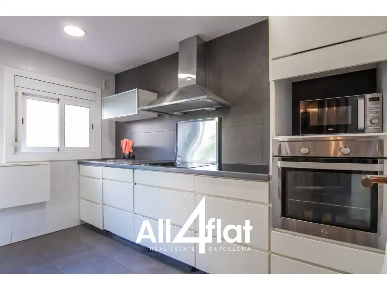 Kitchen of Flat for rent in Esplugues de Llobregat  with Air Conditioner, Heating and Parquet flooring