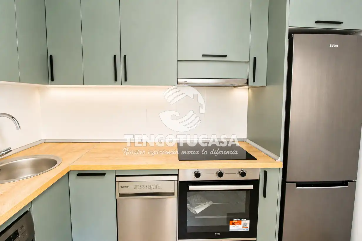 Küche von Wohnung zum Verkauf in Madrid mit Klimaanlage, Möbliert und Ofen