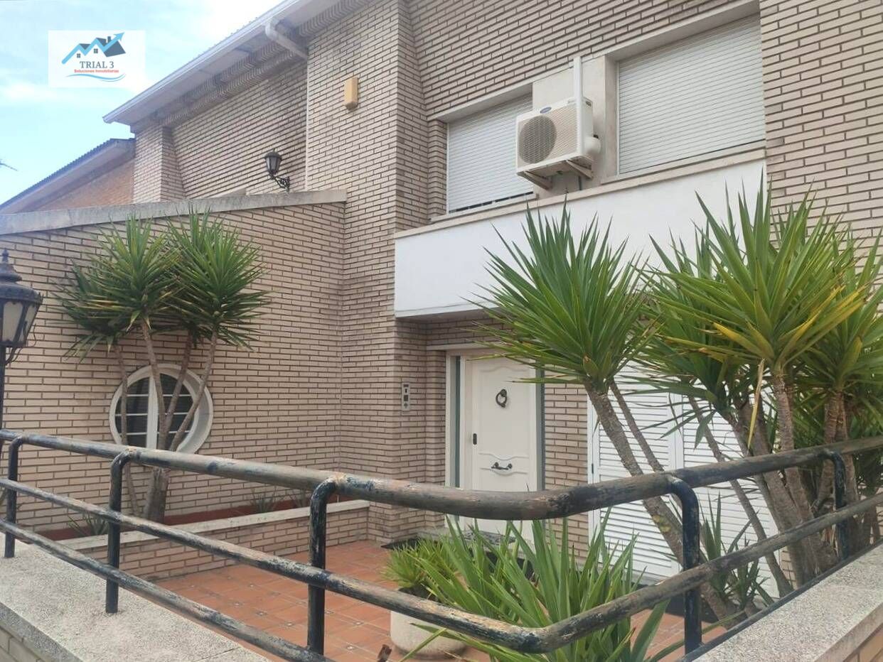 Exterior view of House or chalet for sale in Igualada  with Private garden and Community pool