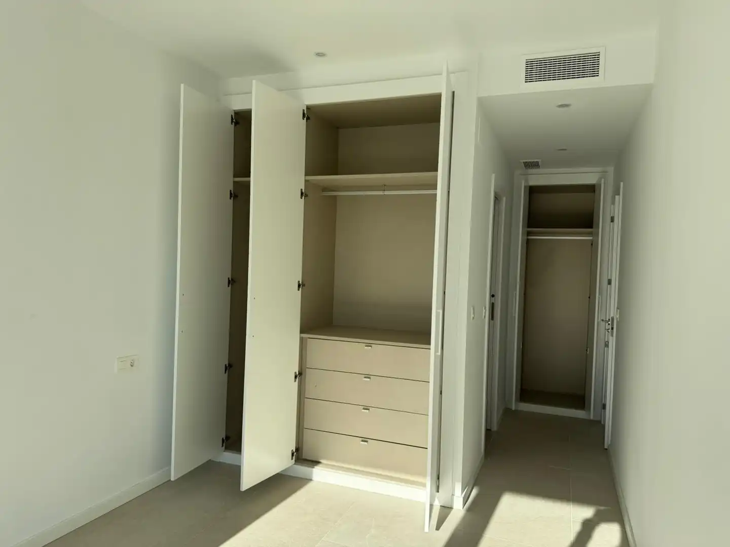 Habitación de Apartamento en venta en Chipiona con Terraza, Balcón y Piscina comunitaria