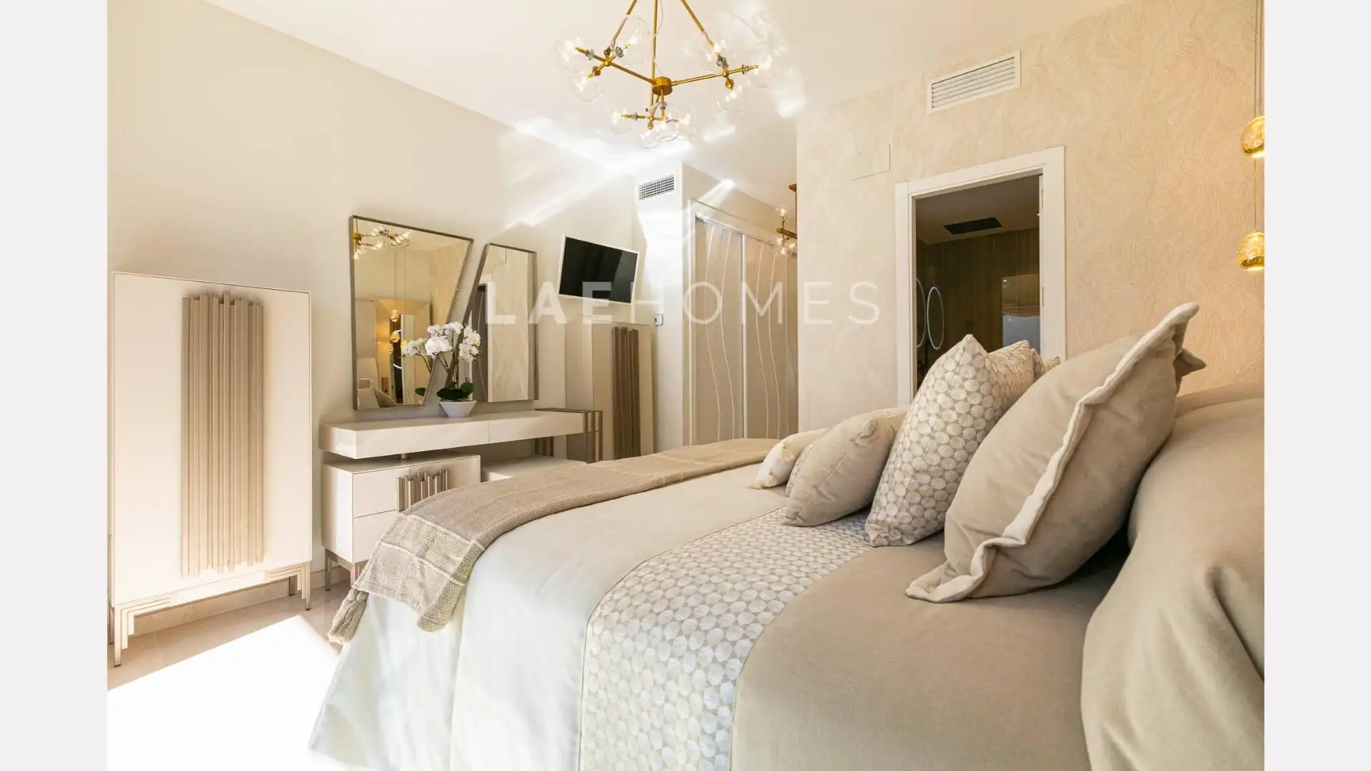 Schlafzimmer von Dachboden zum Verkauf in Marbella mit Klimaanlage, Heizung und Terrasse