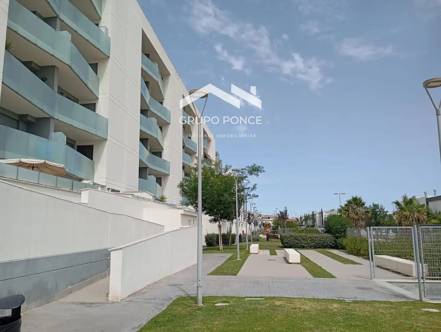 Außenansicht von Wohnung zum Verkauf in Jerez de la Frontera mit Abstellraum, Schwimmbad und Gemeinschaftspool