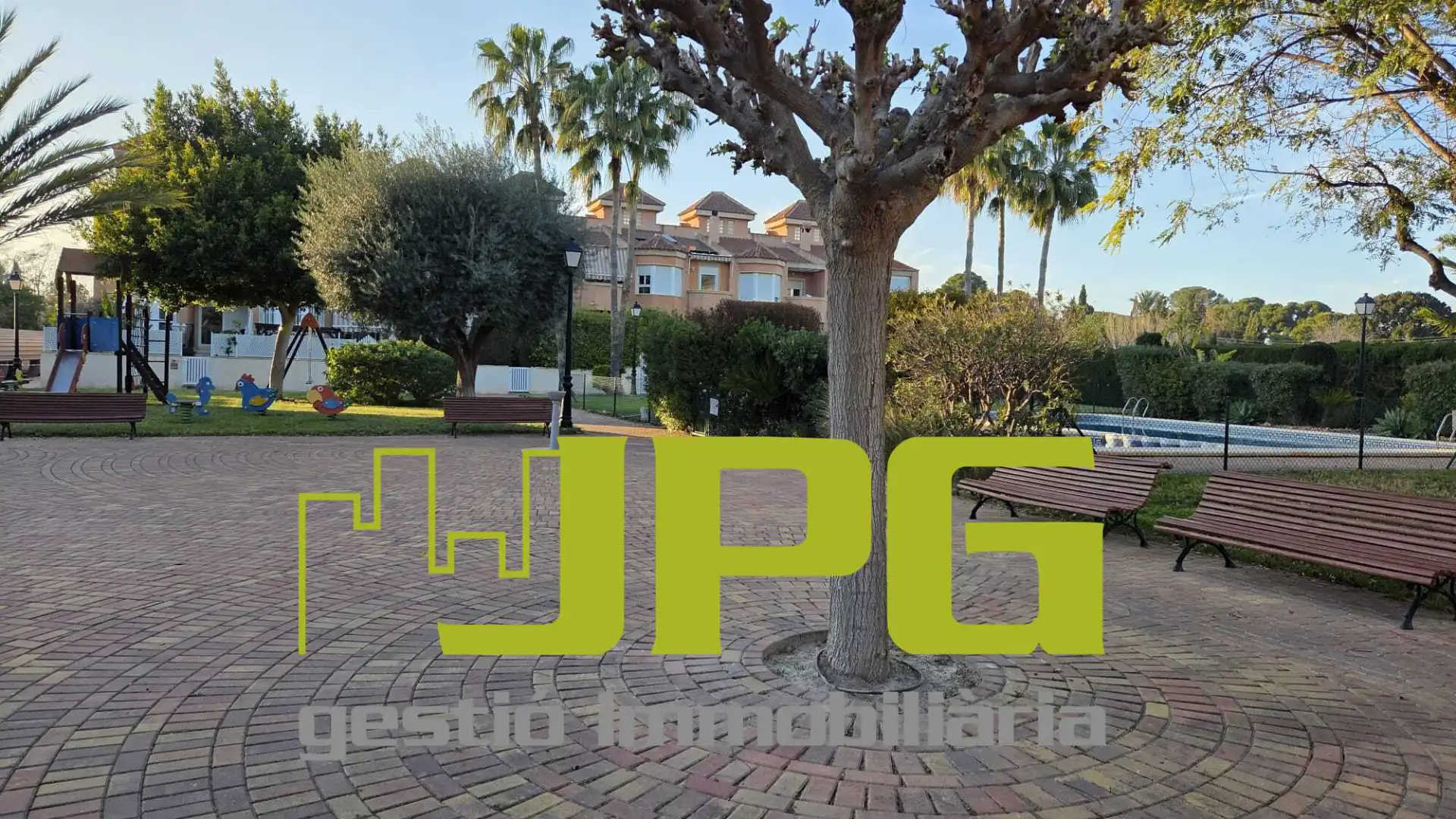 Vista exterior de Casa adosada en venda en Sant Joan d'Alacant amb Aire condicionat, Calefacció i Jardí privat