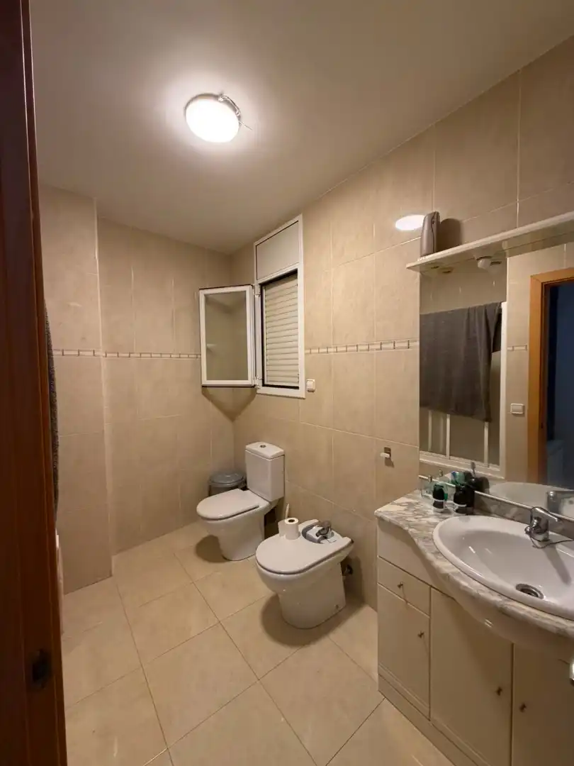 Bathroom of Flat for sale in Bellpuig  with Air Conditioner, Heating and Parquet flooring