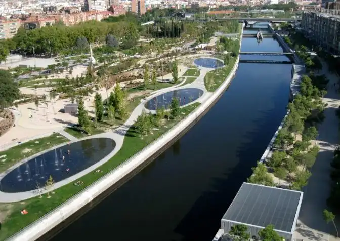 Vista exterior de Dúplex en venta en  Madrid Capital