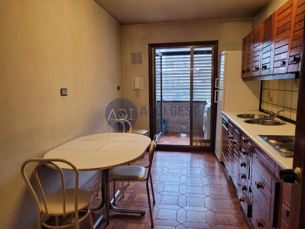 Cuina de Pis en venda en Vigo  amb Calefacció, Parquet i Terrassa