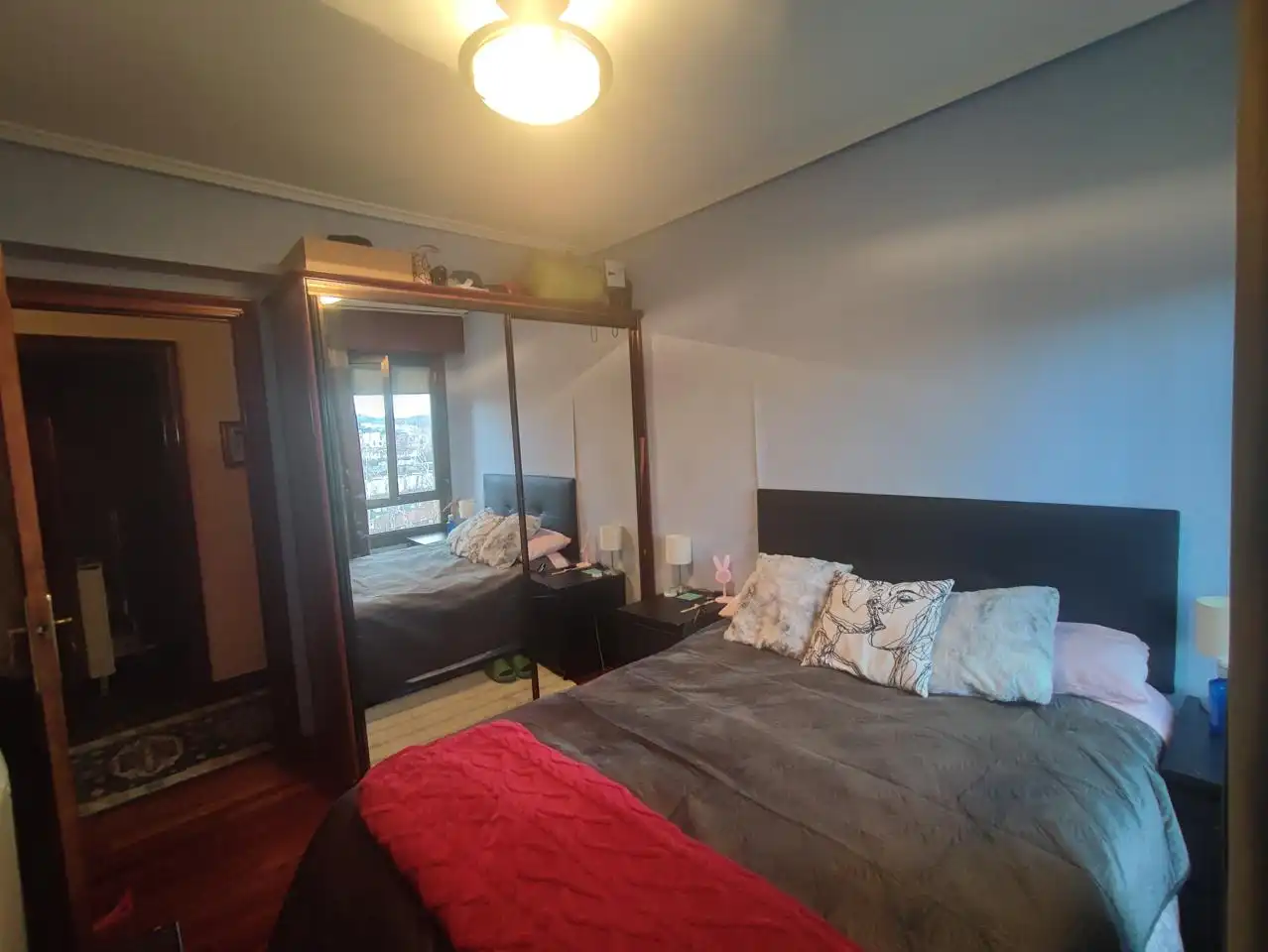 Schlafzimmer von Wohnung zum Verkauf in Basauri  mit Möbliert und Balkon