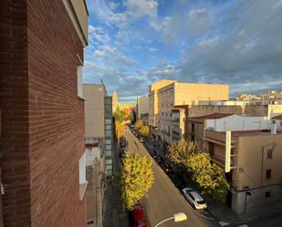 Vista exterior de Pis de lloguer en Reus amb Aire condicionat i Balcó