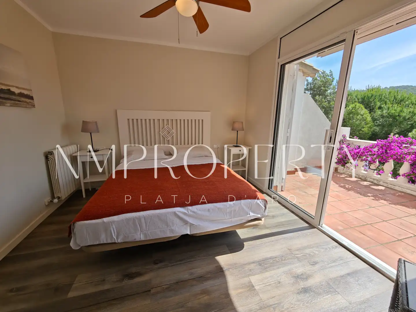 Schlafzimmer von Einfamilien-Reihenhaus zum Verkauf in Castell d'Aro, Platja d'Aro i s'Agaró mit Heizung, Privatgarten und Parkett